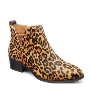 NWT VIONIC HOPE CLARA LEOPARD TAN GENUINE CALF HAIR ANKLE BOOTS - Size 7